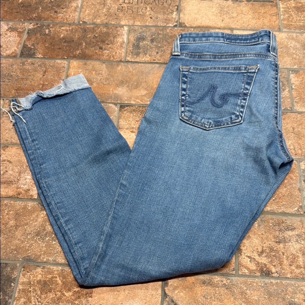 Classic Blue Cropped Jeans for Women